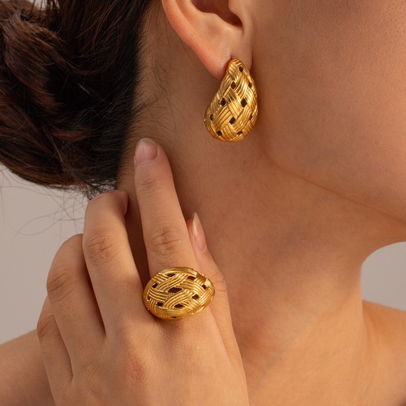 24K Gold Teardrop Earrings*Drop Earrings*Waterproof and Sweatproof - Picture 3 of 6
